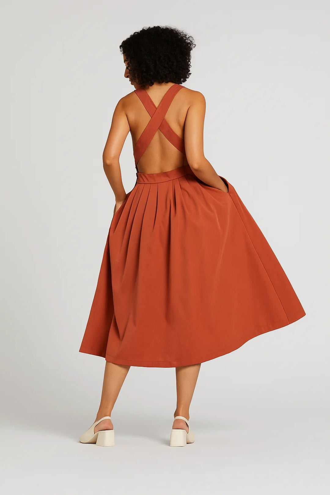 Robe mi-longue plissée | Robe d’été à bretelles larges | Légère et respirante