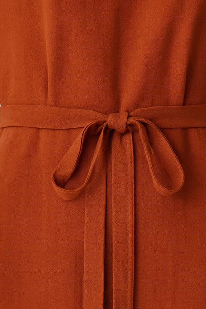 Robe midi sans manches ceinturée | Robe épurée à encolure ronde | Légère et respirante