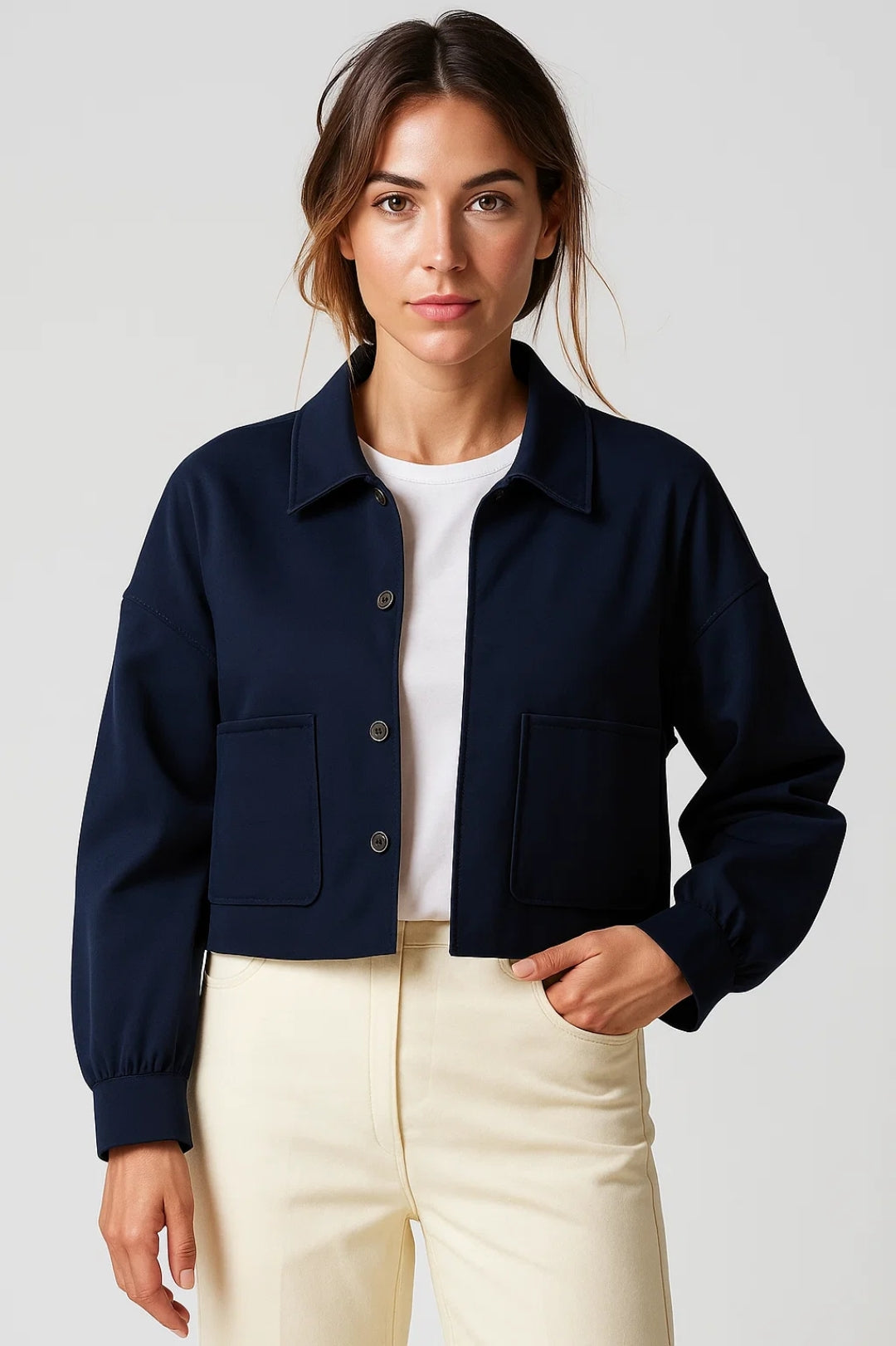 Veste courte avec poches frontales | Bleu marine | Ligne épurée et casual