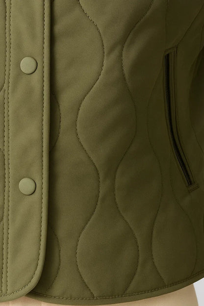 Veste courte matelassée | Vert olive | Design minimal et moderne
