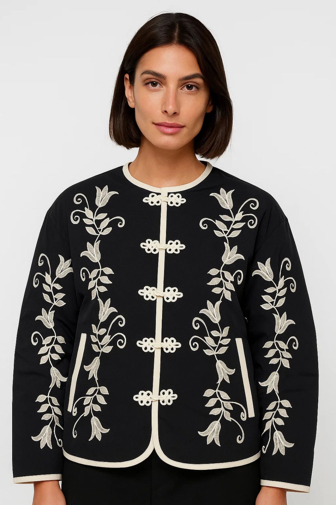 Vestes Brodées | Veste courte à motifs floraux femme | Élégance artisanale et confort moderne