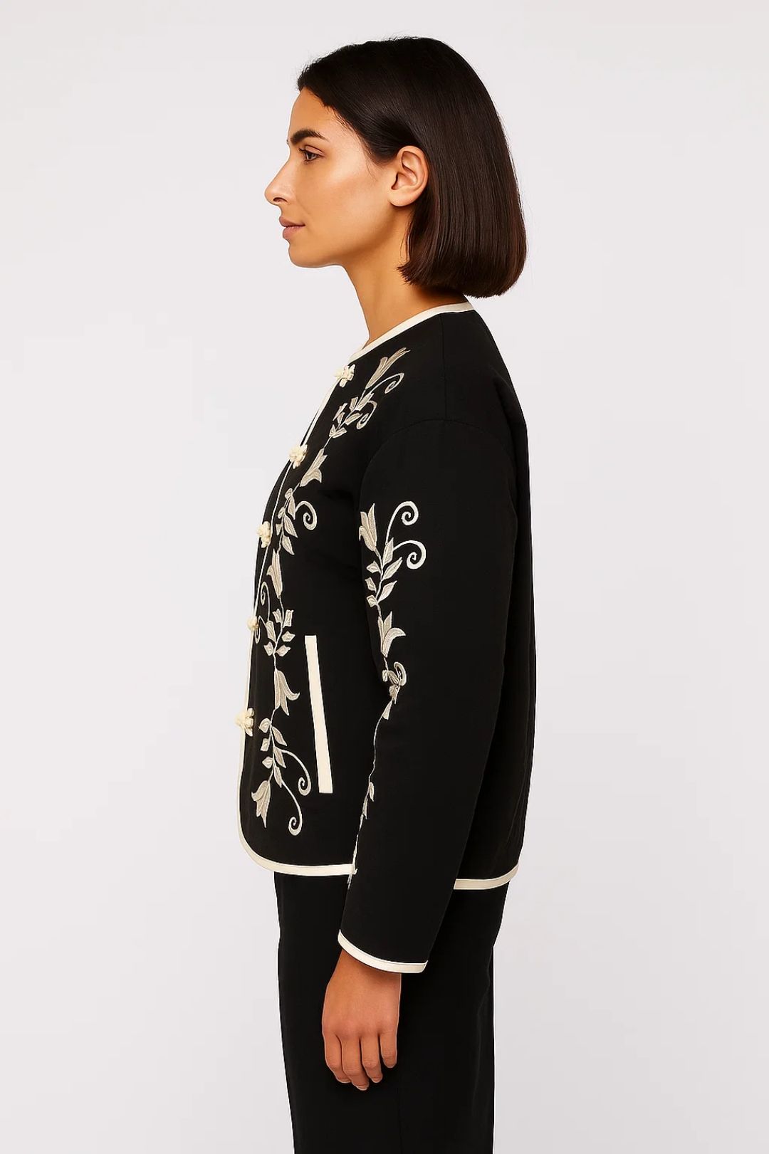 Vestes Brodées | Veste courte à motifs floraux femme | Élégance artisanale et confort moderne