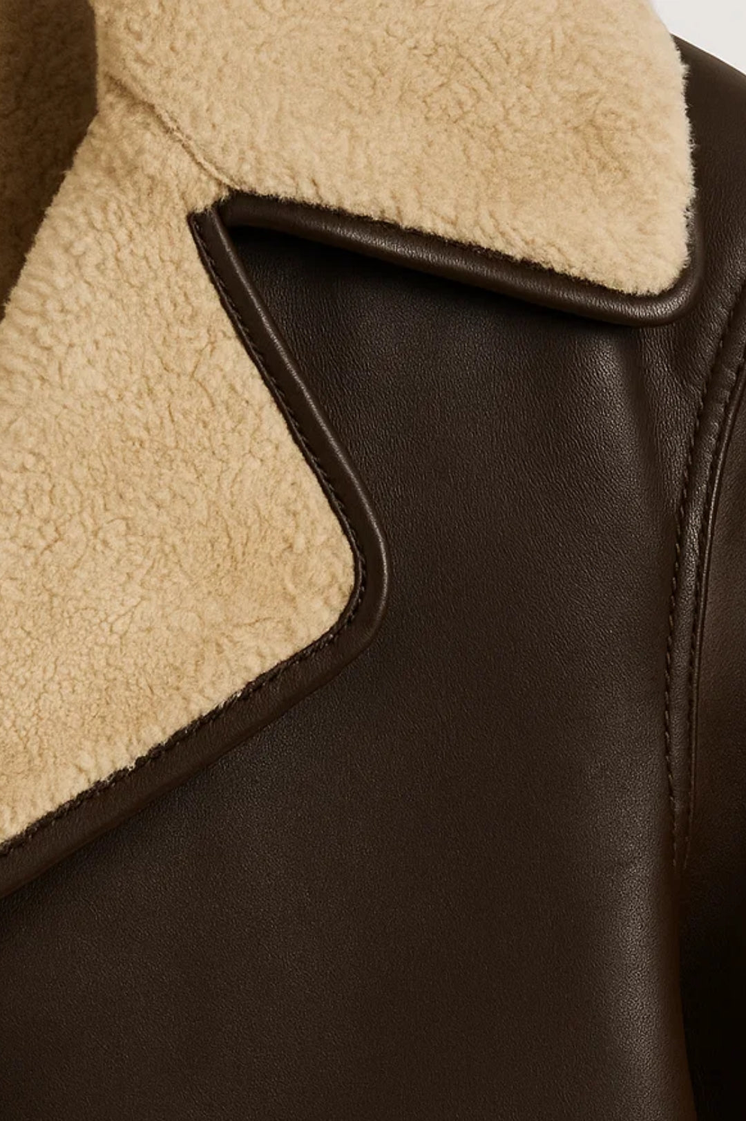 Manteau Court en Similicuir avec Col en Fausse Fourrure | Chaleureux et Élégant
