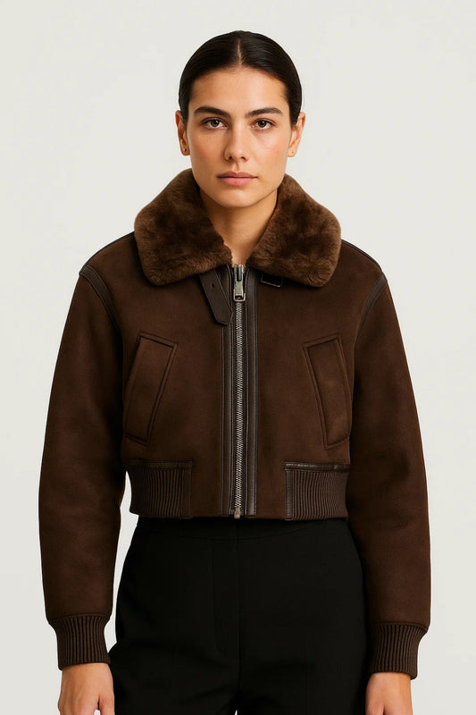 Blouson d’automne en suédine | Col en fausse fourrure | Coupe courte et structurée