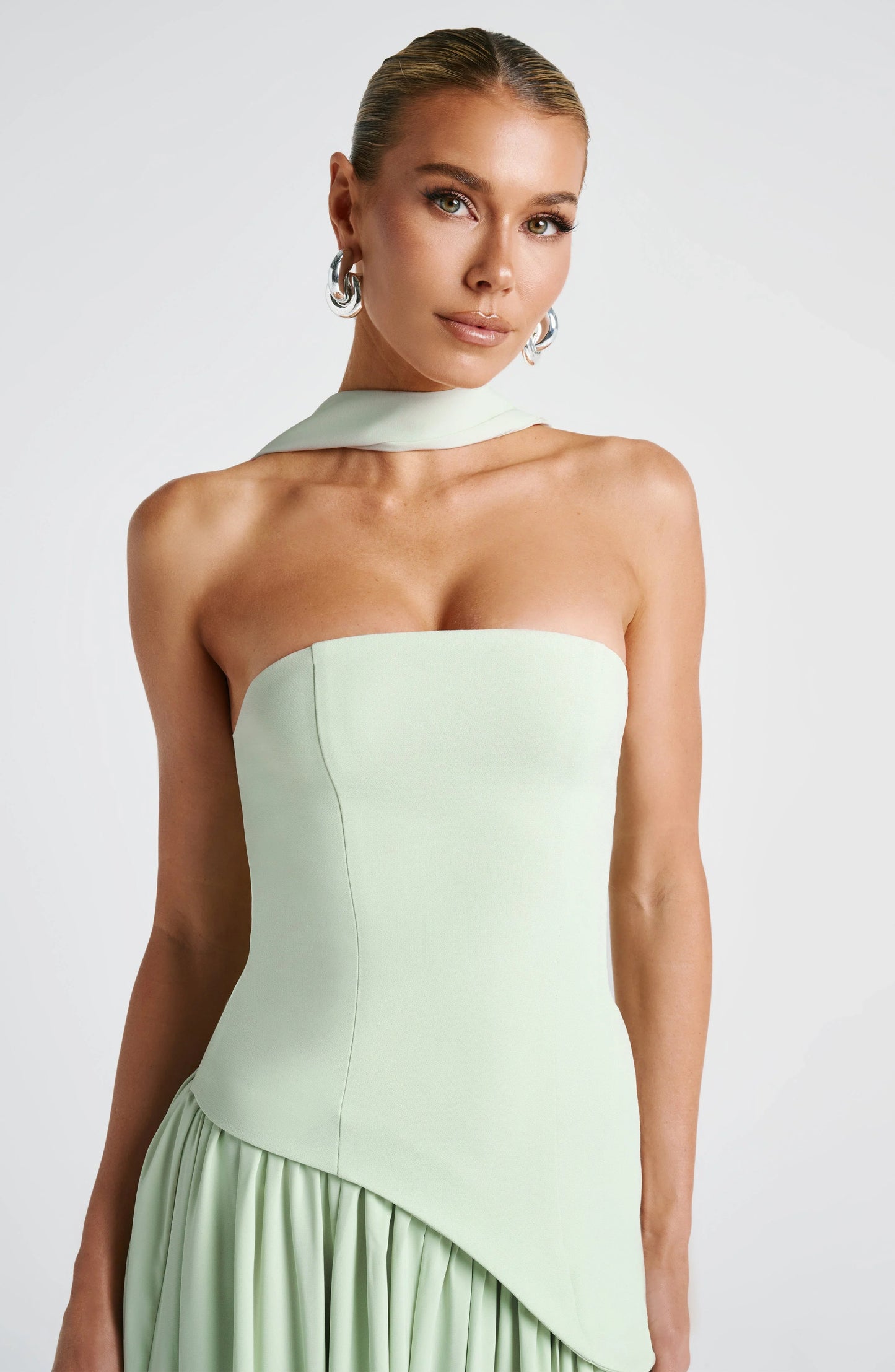 Éleonore - Robe Invitée Mariage Femme Habillée Bustier avec Fente Haute et Écharpe au Cou