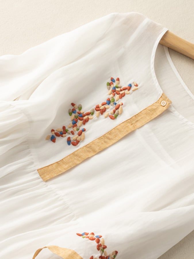 Émilie - Robe Midi Bohème Femme en Lin avec Broderies Florales et Manches Évasées Romantique